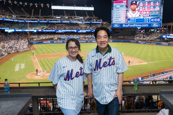 賴清德日前出訪過境美國，與蕭美琴赴紐約大都會主場看球。   圖：總統府提供