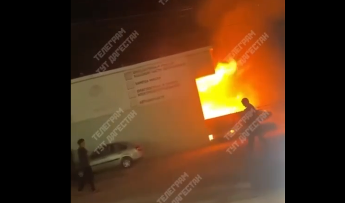 火勢由當地一家汽修廠延燒至一旁的加油站導致大爆炸。   圖：翻攝自Ask Rasul Telegram