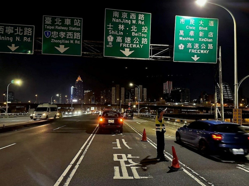 台北市政府警察局將提前實施交通管制措施，須請民眾配合交通管制，開車民眾應避免行經管制區域周邊。   圖：翻攝自台北市政府警察局交通警察大隊官網