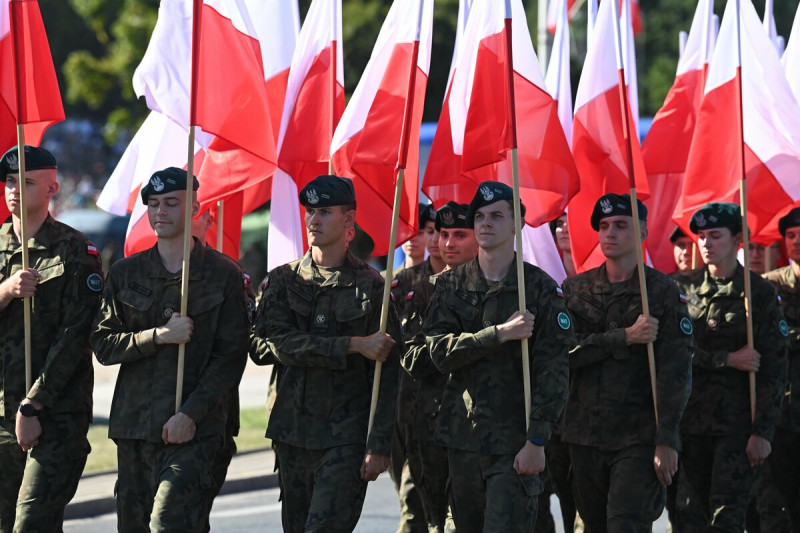 正值俄烏戰爭引發的複雜地緣政治局勢，波蘭 15 日舉行了數十年來規模最大的閱兵式，以展現其軍事防禦的嚇阻力。   圖：擷取自波蘭國防部「X」（原推特）@Poland_MOD