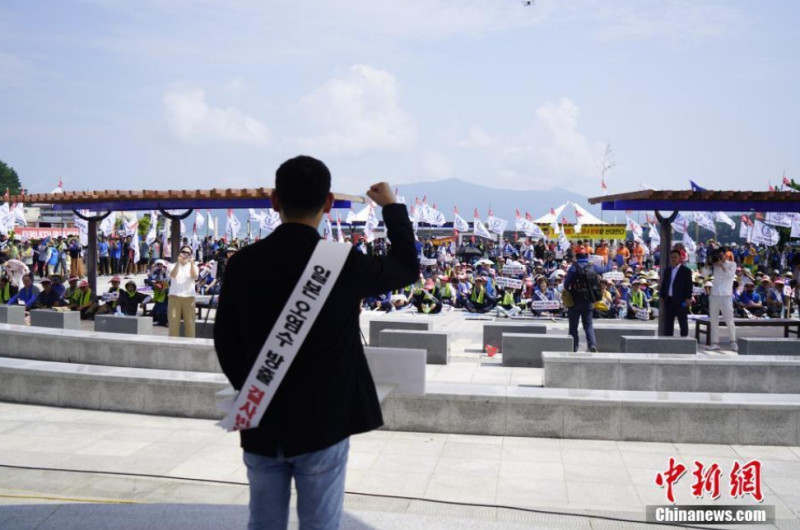 韓國民眾集會，抗議日本要將福島核污水排入海中。   圖 : 翻攝自中新網