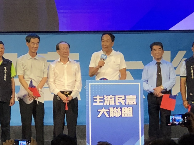 郭台銘致詞時表示，在野政黨參選人嘴巴說要團結合作，彼此卻內耗鬥爭，對不起台灣人民和主流民意。   圖：黃博郎／攝
