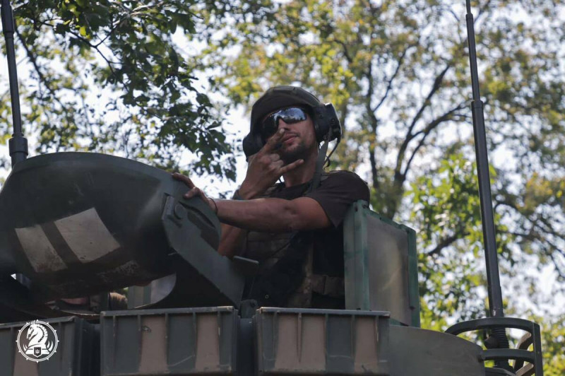 烏軍第 47 獨立機械化步兵旅以 M2 步兵戰車協助撤離居民。   圖：翻攝自Hanna Maliar Telegram＠annamaliar