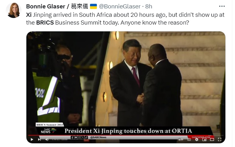 南排總統拉馬佛沙（右起）21日晚間親自接機到訪的中國領導人習近平，但金磚五國峰會不見習公開露面，美國智庫高級顧問葛來儀在推特公開直問原因。   圖：翻攝自葛來儀推特