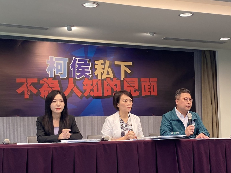 民進黨發言人張志豪（右）、台北市立委參選人吳沛憶（左）及台北市議員簡舒培（中）今（23）日召開記者會。   圖：民進黨提供