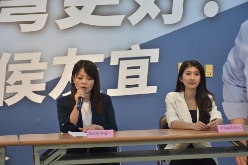 陳美雅(左)重申唯一支持侯友宜，李明璇(右)表示團結一心，唯一支持國民黨提名的侯友宜。   圖：孫家銘攝