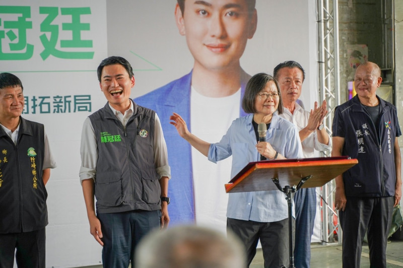 總統蔡英文推薦民進黨嘉義縣第二選區立委參選人陳冠廷。   圖：陳冠廷競選辦公室提供