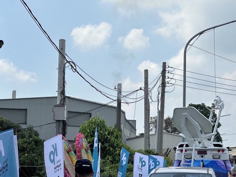 柯文哲今日至嘉義選舉造勢，該場地餐廳 1 戶發生停電，台電初判因場地外接使用大型音響燈光設備，造成用電超載、接戶線燒損引起。   圖: 台電提供