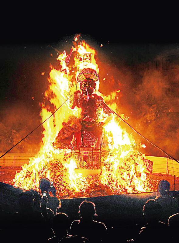 化大士爺為三天祭典最高潮。   圖：小港龍湖廟提供