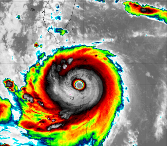 氣象專家吳德榮也提醒，「蘇拉」颱風眼清晰可見，強度已近顛峰，今日暴風圈將掠過台灣南端。   圖：翻攝自老大洩天機專欄