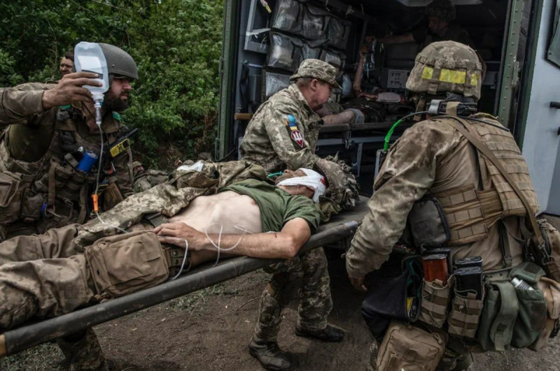 烏軍軍醫表示，至少 2/3 的死亡烏克蘭士兵，其死因其實都是失血過多。   翻攝自 X (前推特)