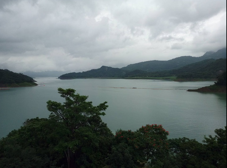 國慶連假上游累積降雨量達58.7毫米，讓曾文水庫再度超過標高230公尺的滿水位。   圖：翻攝自經濟部水利署（資料照）