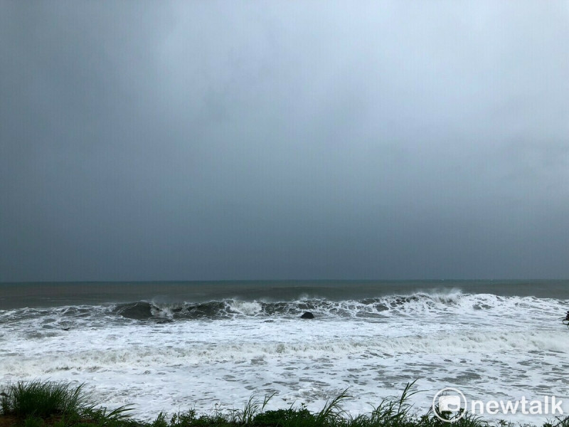 小犬颱風逐漸縮小遠離，氣象署也於11時30分解除海上颱風警報。（颱風示意圖）   圖：民眾／提供（資料照）