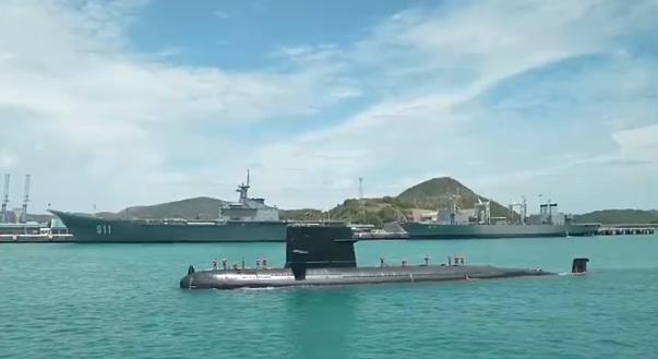 中國「039型」常規動力潛艦傳意外現身泰國梭桃邑軍港。   圖：翻攝新華網(資料照片)
