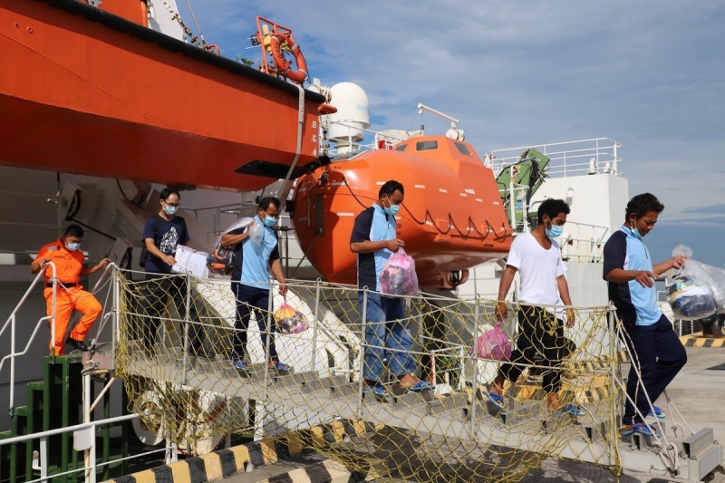 「旭承輝」漁船船員平安返抵國門。   圖：海巡署艦隊分署提供