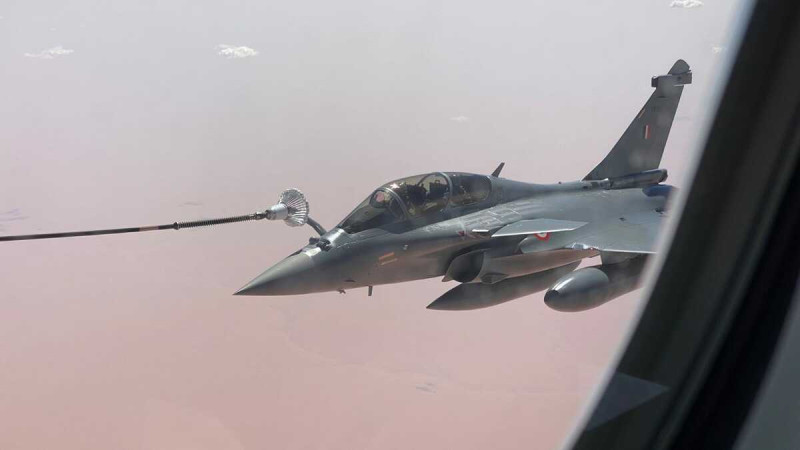 印度在與中國接壤，雙方頻爆發爭議衝突的北部地區開展大規模軍演，威脅意味濃厚。中印緊張關係仍在加劇。（圖為印度飆風戰鬥機）   圖：擷取自印度空軍「X」@IAF_MCC