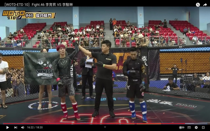 李育昇在綜合格鬥賽中打贏香港的泰拳選手李駿琳，不料卻遭網友質疑是黑箱。   圖：翻攝自WOTD × 中華民國綜合格鬥協會YT頻道