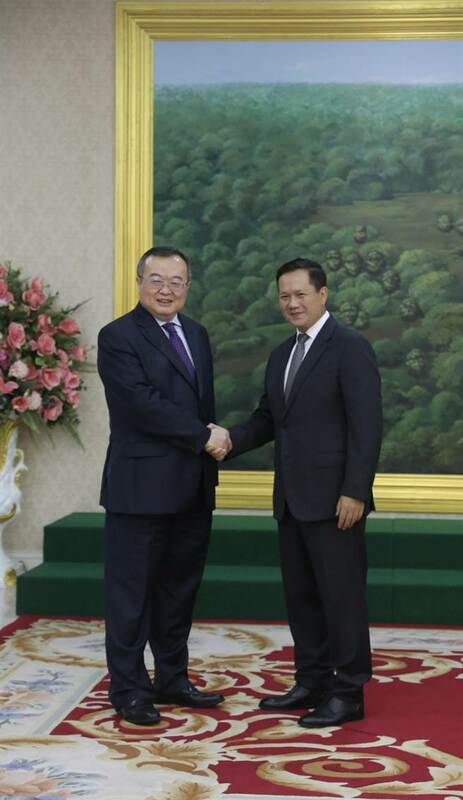 中聯部長劉建超（左）3日與新任柬埔寨總理洪馬內（Hun Manet）會面。   圖：中聯部網站