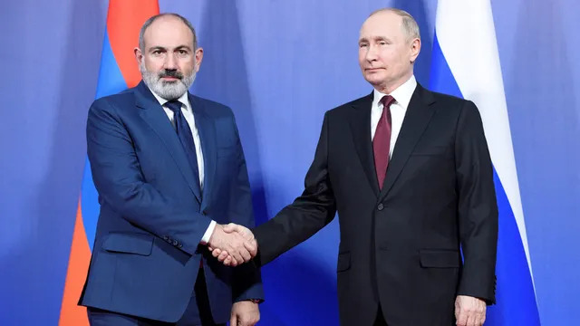 亞美尼亞總理帕希尼揚和俄羅斯總統普丁。(資料照片)   圖：翻攝自騰訊網