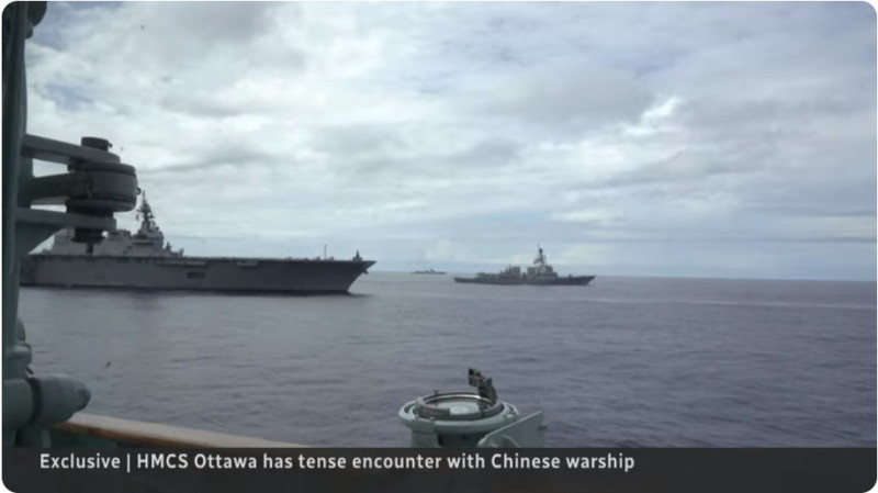 《加拿大廣播公司》報導，加國派駐遠東地區軍艦「渥太華號(HMCS Ottawa FFH-341)」遭解放軍海軍導彈驅逐艦近距離尾隨。   圖：截取YouTube/CBC News: The National 