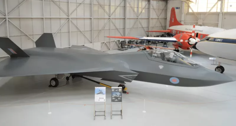 英國「暴風雨」戰鬥機全尺寸模型。   圖：翻攝自騰訊網／《浩外同學》