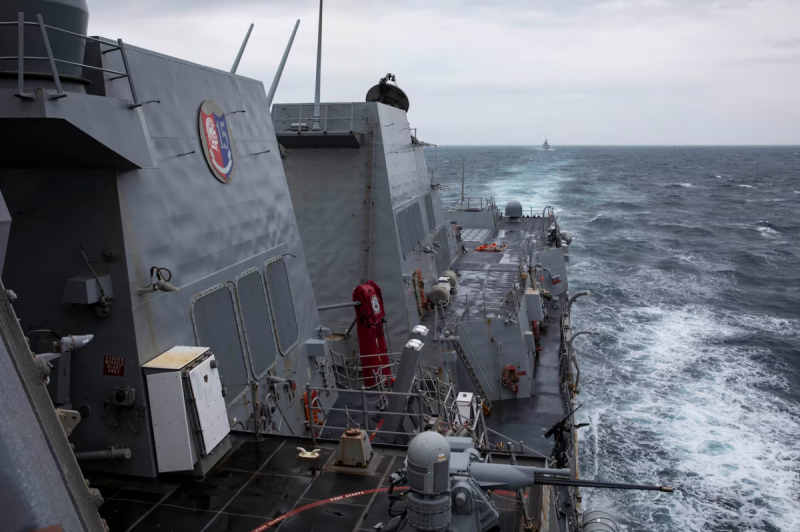  美國海軍第七艦隊發布，美國勃克級飛彈驅逐艦強生號(DDG-114)和加拿大皇家海軍哈利法克斯級巡防艦渥太華號　(FFH-341)　穿越台灣海峽。 圖：翻攝c7f.navy.mil 