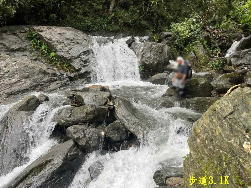 瓦拉米線、南橫三山等登山路線，因受風災影響，目前仍在搶修中，其開放時間、條件及申請方式將再公告。   圖：翻攝自玉山國家公園臉書