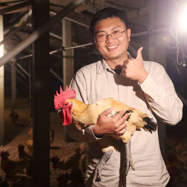 前台北畜產公司總經理、也是資深雞農的姚量議表示，美國雞蛋保存模式的確是上膜，以方便保存，而保存時間因當地濕度低，期限也與台灣不同。   圖：翻攝自姚量議 臉書專頁