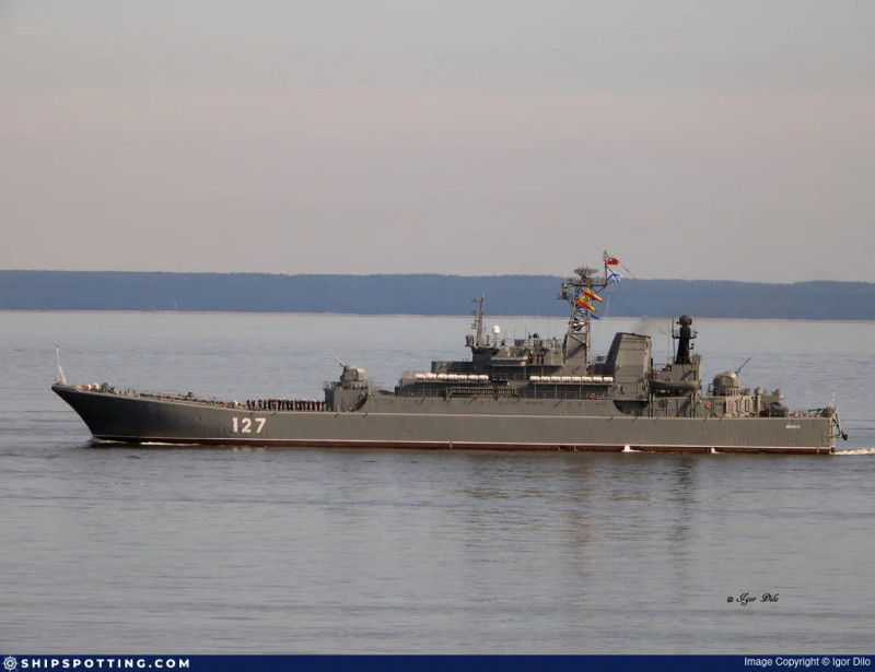羅普查級登陸艦「明斯克」（Minsk）號和基洛級潛艇「羅斯托夫」（Rostov-on-Don）號均受損。   圖：翻攝自X帳號@Tendar
