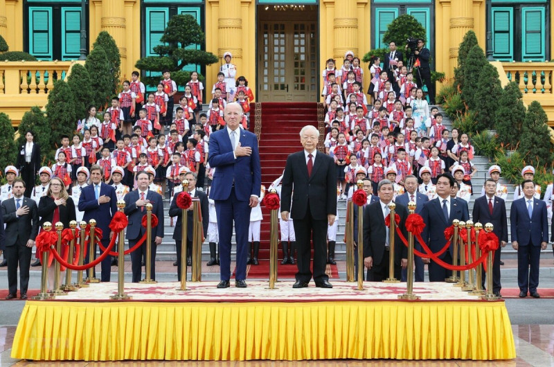 美國總統拜登9月10日訪問越南並會見了越南最高領導人越共總書記阮富仲，雙方簽署了越南最高級別的外交合作協議「全面戰略夥伴關係」。   圖：翻攝「X」@XPI_AndyBTA