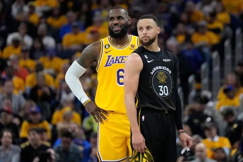 Stephen Curry和LeBron James被歸類到49名NBA聯盟定義的明星球員之中。   圖／美聯社／達志影像