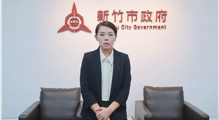 高虹安在臉書發布影片鞠躬道歉，強調「李先生絕無干涉市政決策或參與市府會議」。   圖：翻攝高虹安臉書