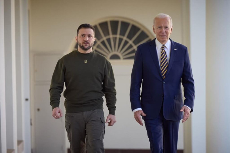 對烏克蘭軍援也花了美國不少錢。圖為去年12月烏克蘭總統澤連斯基（左）抵達美國白宮，與美國總統拜登（右）會面。   （圖取自instagram.com/zelenskiy_official）