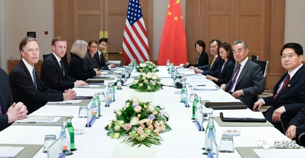 中國外交部長王毅(右二)，近期與美國國家安全顧問蘇利文，在馬爾他舉行會晤。   圖 : 翻攝自中國外交部
