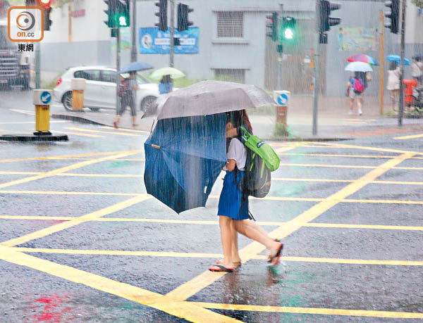 豪雨席全台多處學校宣布停課   圖 : 翻攝自網路