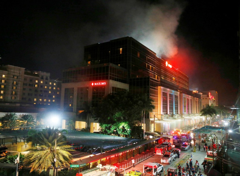 菲律賓馬尼拉的酒店賭場雲頂世界(Resorts World)今(2)日凌晨發生蒙面槍手槍擊和縱火事件，事後在現場發現至少36具屍體。    圖:達志影像/美聯社