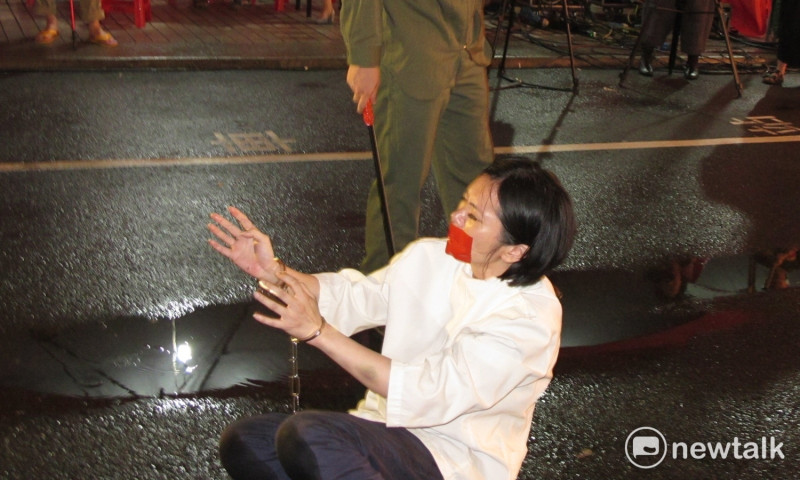 「人權壓迫進行式—仍未結束的六四」紀念晚會，以行動劇表達對中國人權受難者的關懷。   圖：林朝億/攝