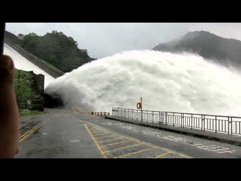 據水利署發布的警戒警報，目前全台灣多個水庫正在進行洩洪，請水庫下游民眾要注意安全。   圖 : 翻攝自網路