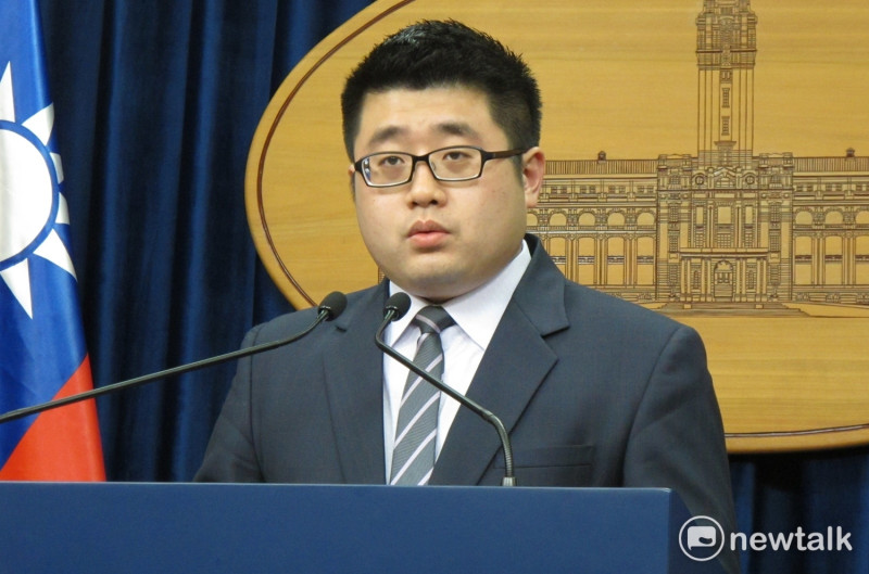 總統府發言人林鶴明6日呼籲，反對年改的陳抗活動回歸理性討論。   圖：新頭殼資料照