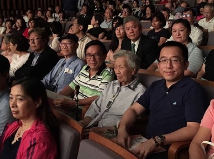 前總統陳水扁今(6)天由兒子陳致中偕同扁媽，三代一起出席音樂會。   圖：翻攝陳致中臉書