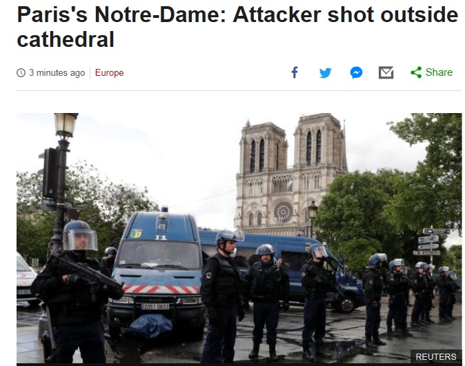 法國巴黎聖母院外今（6）日傳出槍聲，據稱有男子攻擊警察，遭員警開槍擊中。目前聖母院周邊暫時封閉。   圖：翻攝BBC網站
