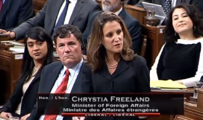 加拿大外交部長方慧蘭（Chrystia Freeland）在國會發表重大政策，宣稱加拿大無法再仰賴華府領導全世界。這是加拿大外交政策有史以來第一次「背美而行」。   圖：翻攝自Chrystia Freeland臉書