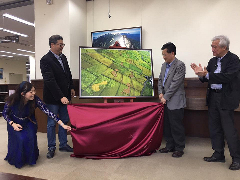 台灣導演齊柏林，是名非常熱愛台灣土地的導演，而他以《看見台灣》紀錄片，一舉成名，也讓人更加意識到台灣土地的美好。   圖：翻攝自齊柏林的飛閱台灣粉絲專頁