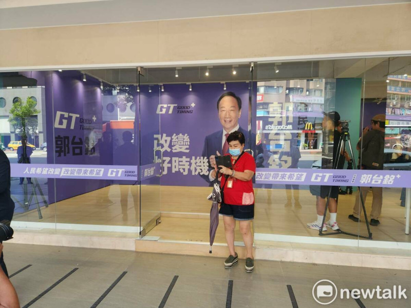 鴻海創辦人郭台銘的台北市連署總站已正式亮相。   圖：黃建豪/攝