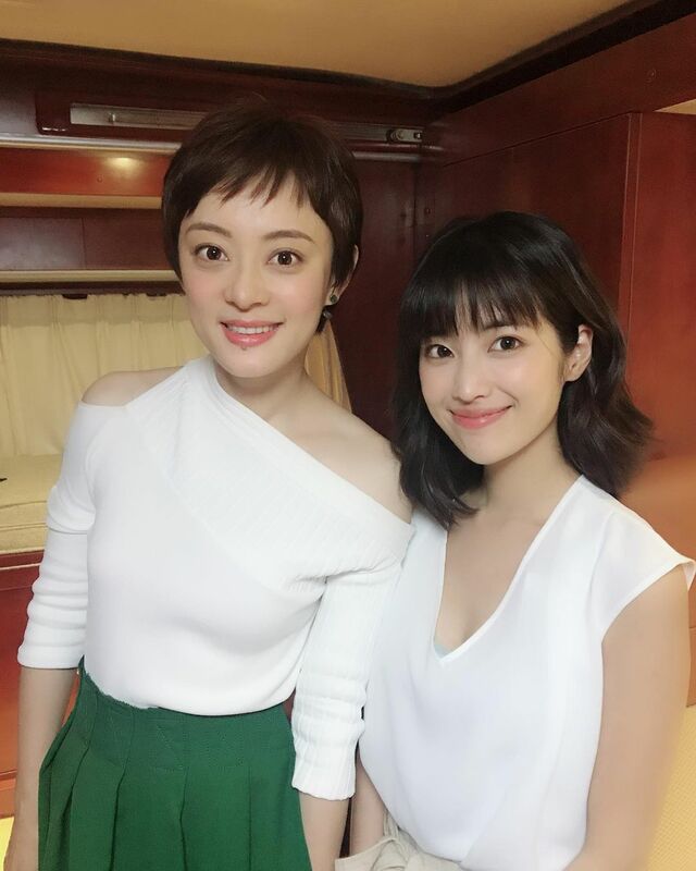 新竹市政府發言人徐千晴（右），過去當明星時曾與中國知名女星孫儷（左），一同合作。   圖：翻攝自  徐千晴  instagram