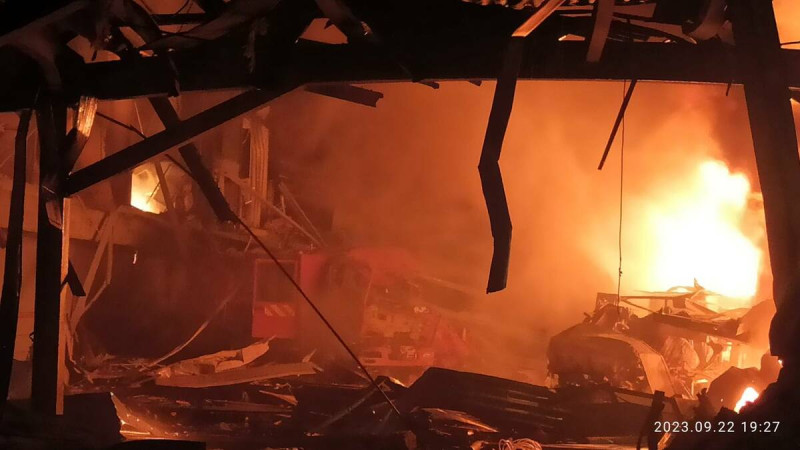 屏東明揚國際高爾夫球工廠發生重大火警，引發多次爆炸，造成4名消防員殉職、逾百人受傷。   圖：屏東縣政府提供