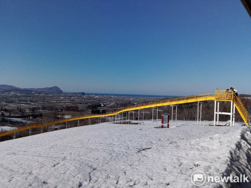 根據日本氣象廳評估，日本今年楓葉和雪季將比往年還要晚，降雪量也會比較低。(圖為北海道雪景)   圖：民眾／提供（資料照）