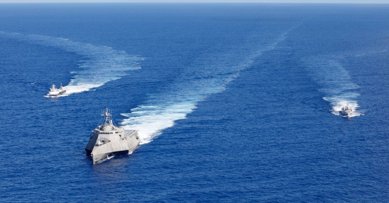 美國海軍派遣無人艦艇至西太平洋海域演習。   圖：翻攝自臉書／United States Pacific Fleet