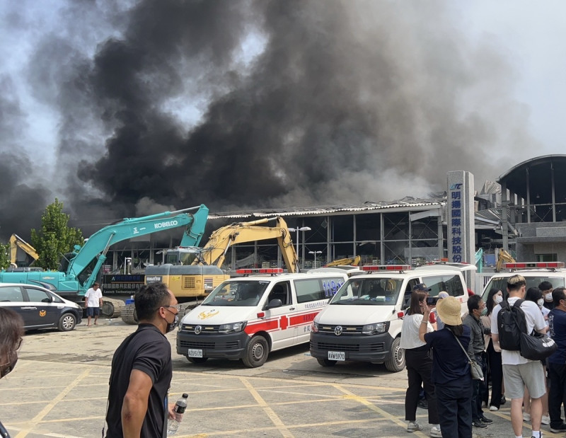 屏東明揚國際科技公司屏東廠去年9月22日大火導致10死112傷的悲劇。   圖：屏東縣政府／提供（資料照）
