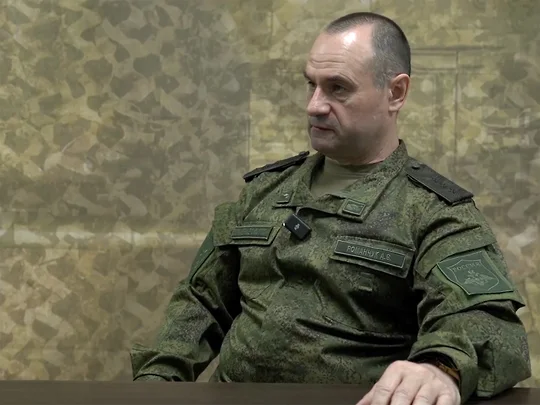 烏俄雙方對於俄軍扎波羅熱指揮官羅曼丘克上將目前是否傷重昏迷有不同說法。   圖：翻攝自X／@RALee85